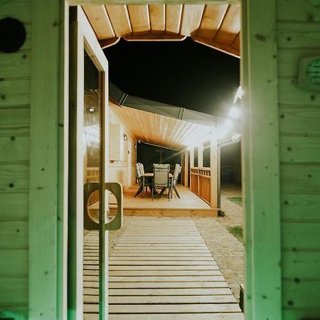 Duch Huszczy W Srodku Sosnowego Lasu Lomazy Exterior photo